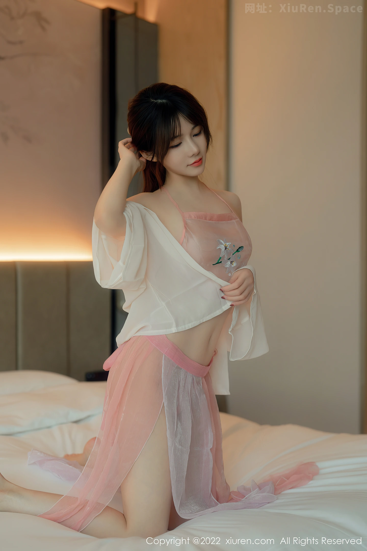 图片[6]-[XiuRen秀人网] VOL.5519 模特婠婠么床上粉色古典薄纱服饰秀曼妙身材豪乳翘臀诱惑写真59P-秀人网官方网站